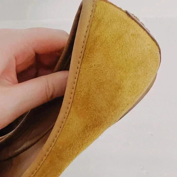 Tory Burch Yellow Suede Flats With Gold Emblem Leather Ballet Flats Size 6.5 - Picture 6 of 11